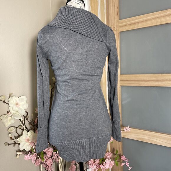 The LIMITED Gray Folded Neck Line Sweater Size Small - Picture 5 of 7